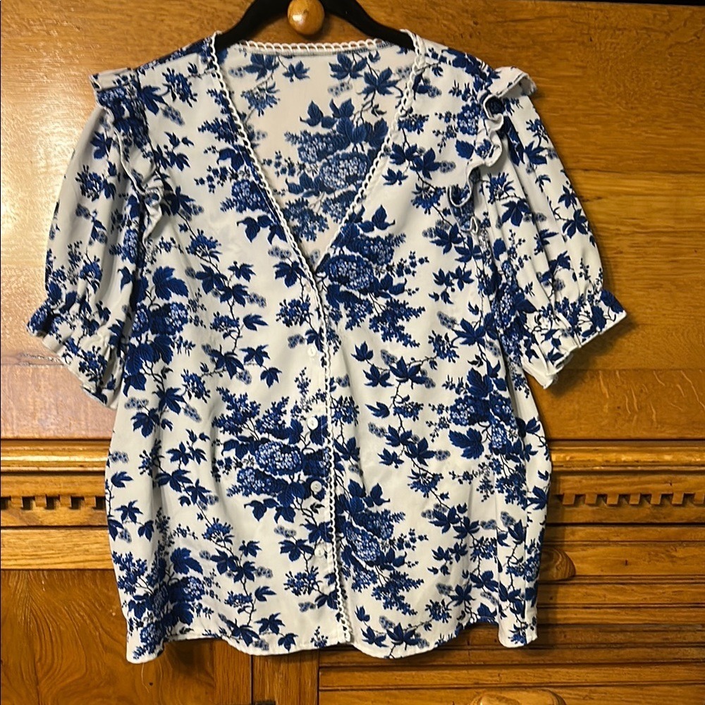 Coquette Cottagecore Blue White Floral Toile V-Neck Ruffle Puff Sleeve Blouse L‎